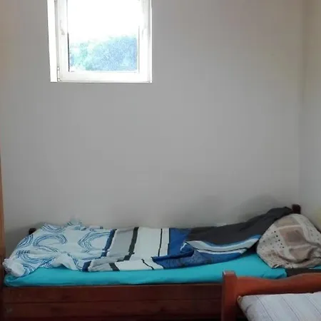 1 In Nikea Park Apartment *